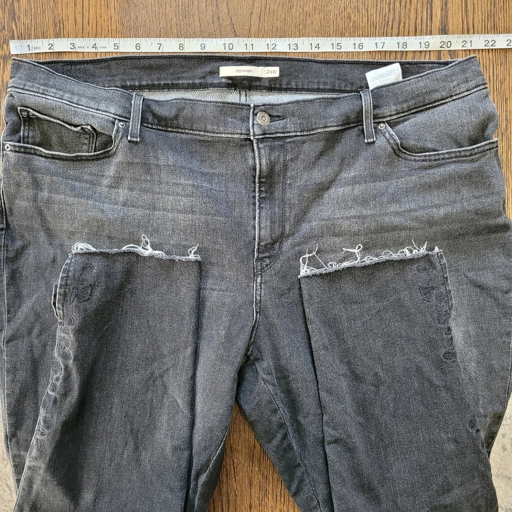 Levi's 711 Skinny Rawcut Hem Hi Rise Embroidered Jeans Size Women's 24W - Picture 9 of 15
